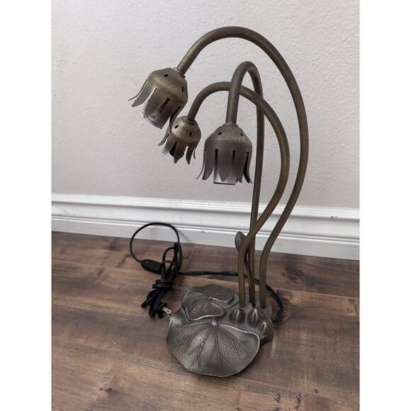 Tiffany Style Lily Pad Table 3 Lamps, 2 Frosted Art Glass Frosted Lily Shades - Picture 5 of 11